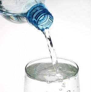 Los pacientes con s�ntomas graves de insuficiencia cardiaca deben limitar la ingesta de l�quidos.