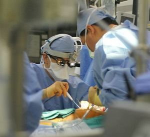 La cirugia cardiaca permite tratar a los pacientes con insuficiencia cardiaca y un infarto previo.